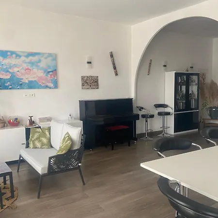 Grand Sur Canal A 2 Pas Du Centre De