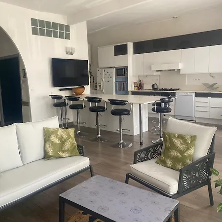 Grand Sur Canal A 2 Pas Du Centre De Apartment