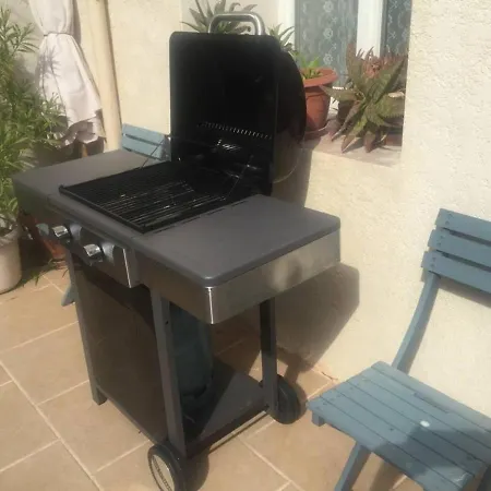 Grand Sur Canal A 2 Pas Du Centre De *