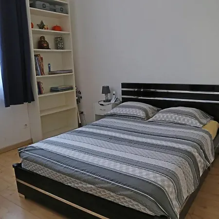 Grand Sur Canal A 2 Pas Du Centre De *